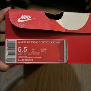 Woman’s mauve classic Cortez